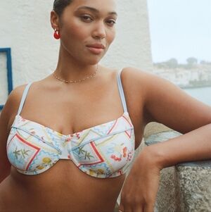 NWT Abercrombie Curve Love Tile Print Bikini Top